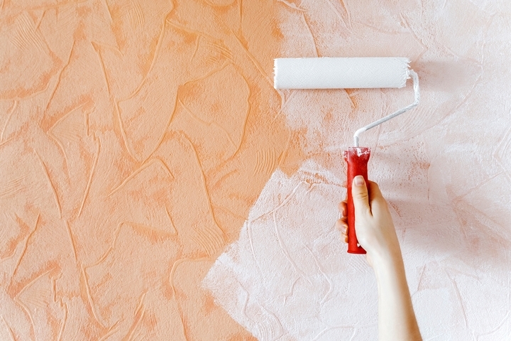 How To Fix Uneven Paint On Walls In Your Home Mind Tweaks - How Do You Paint Walls Evenly With A Roller